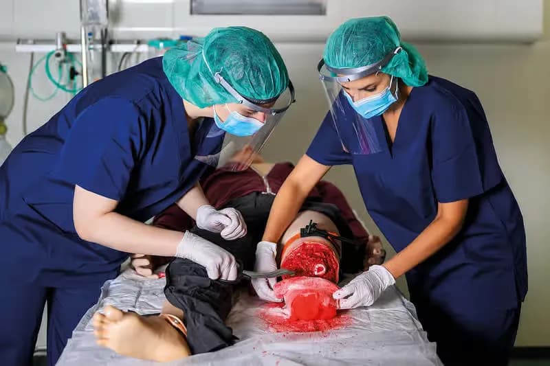 Chăm sóc khẩn cấp & chấn thương